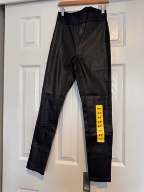 DKNY Black Skinny Faux-Leather like Jean / leggings